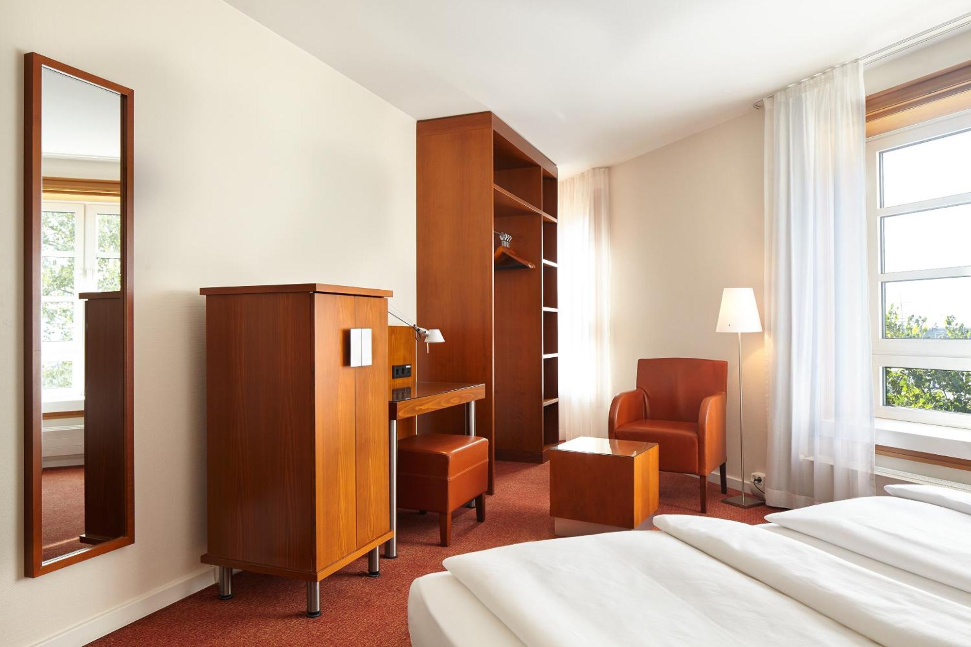 Hotel Hafen Хамбург Екстериор снимка