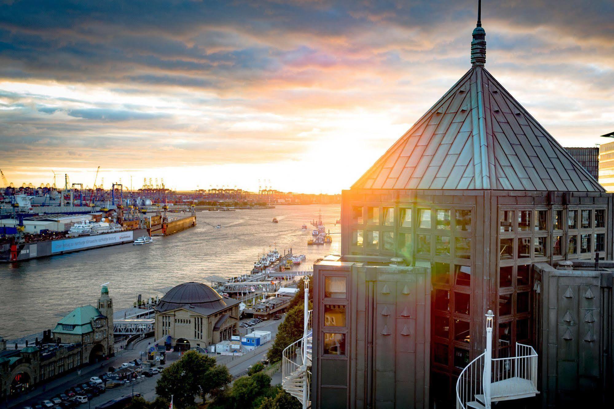 Hotel Hafen Хамбург Екстериор снимка