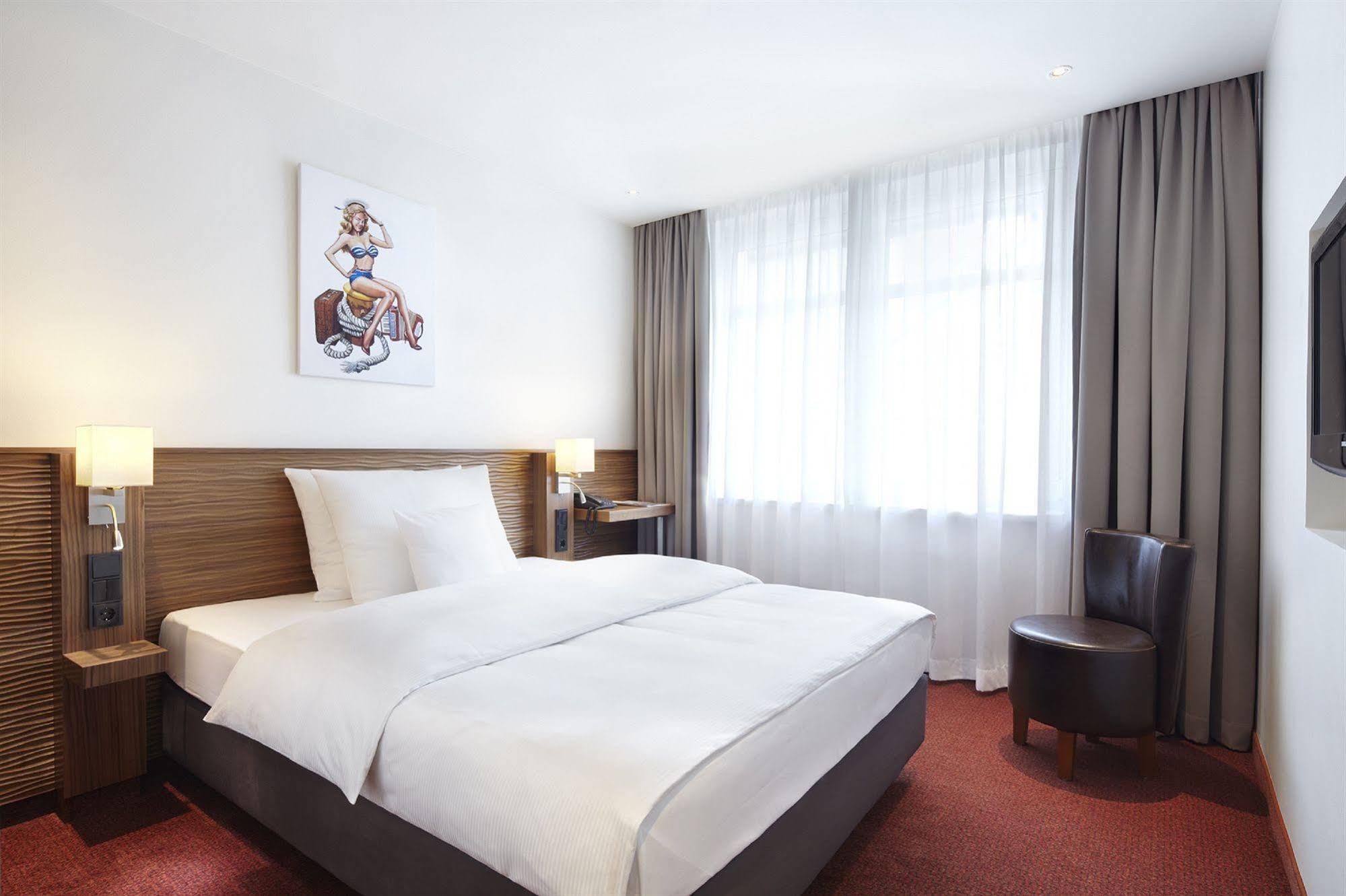 Hotel Hafen Хамбург Екстериор снимка