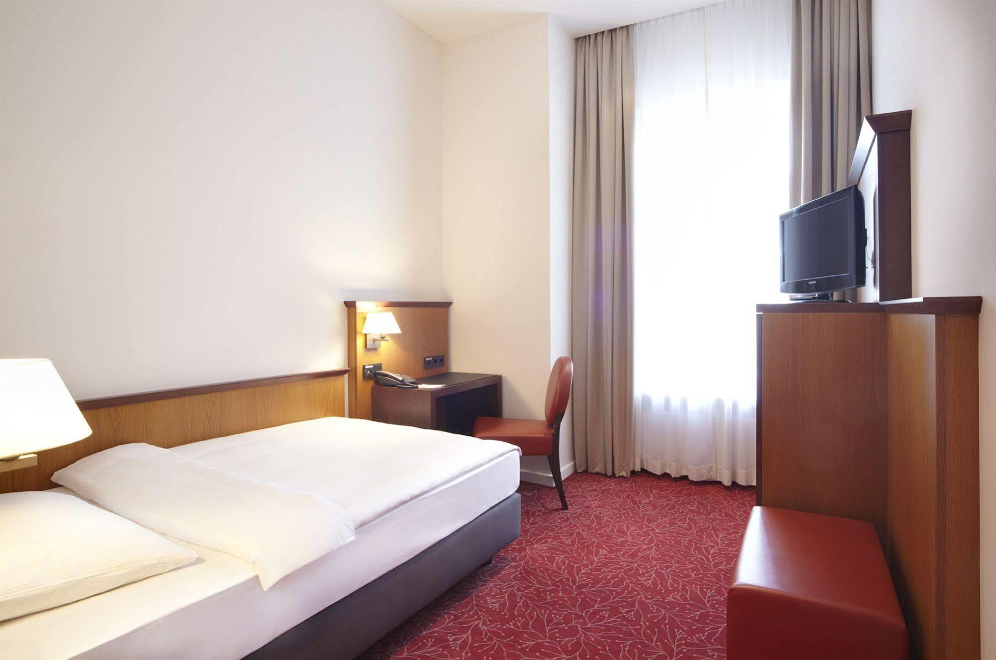 Hotel Hafen Хамбург Екстериор снимка